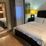 Adorable 2-Bedroom Guesthouse With Free Parking