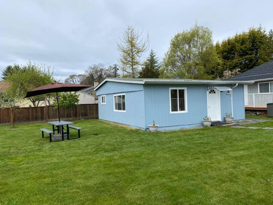 Adorable 2-bedroom With Free Parking Victoria